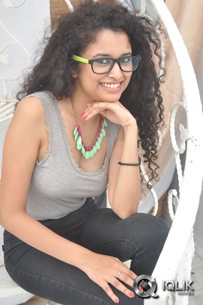 Soumya-Sukumar-at-Pora-Pove-Movie-Success-Meet